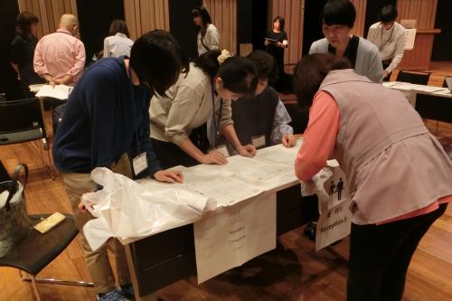 困りごとの相談をしている様子