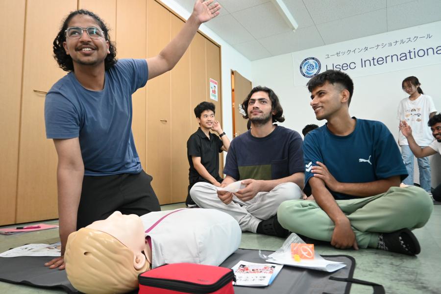 挿入写真（キャプション：日本語教室に通う学生も地域の力に）